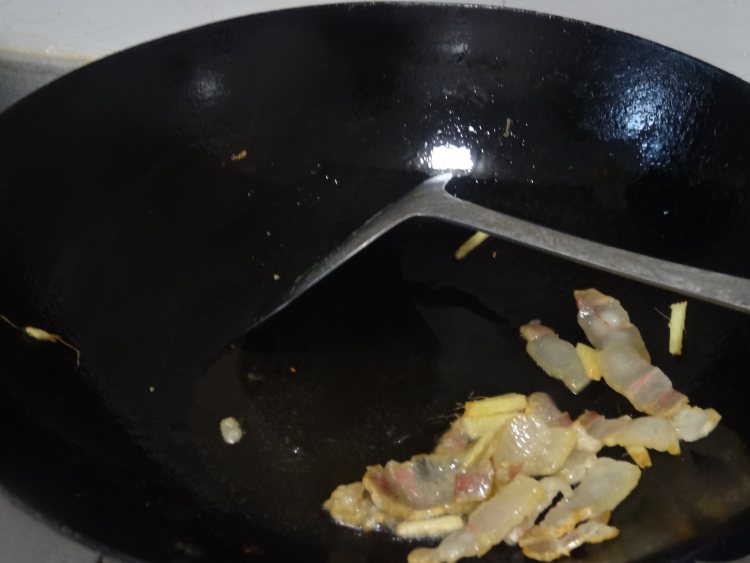 蒜薹炒咸肉步骤4