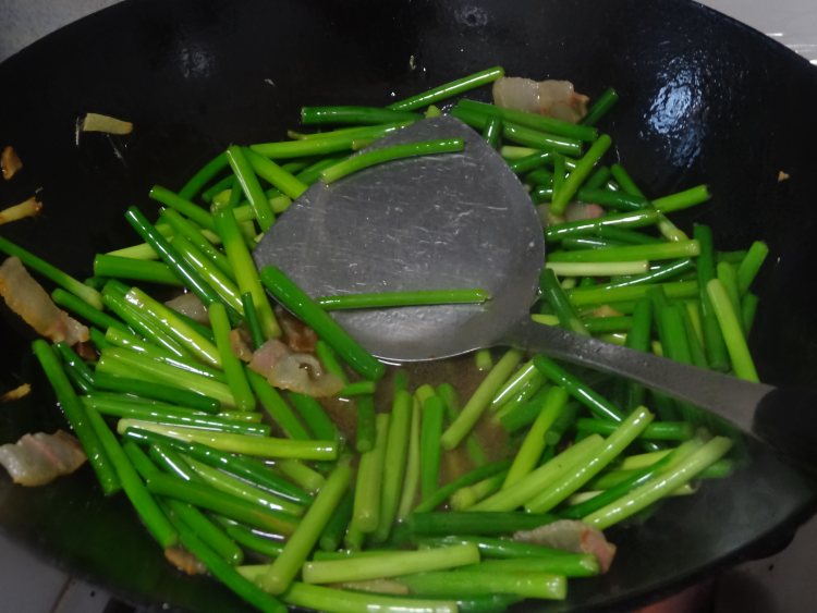 蒜薹炒咸肉步骤7