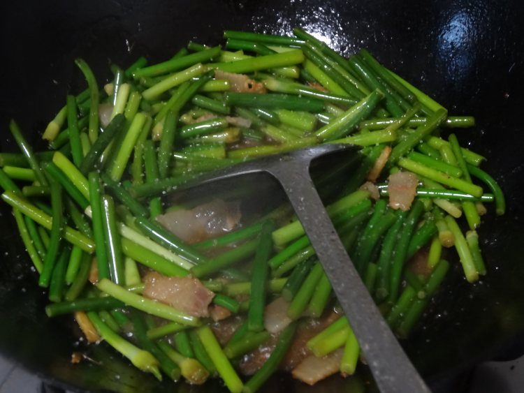 蒜薹炒咸肉步骤9