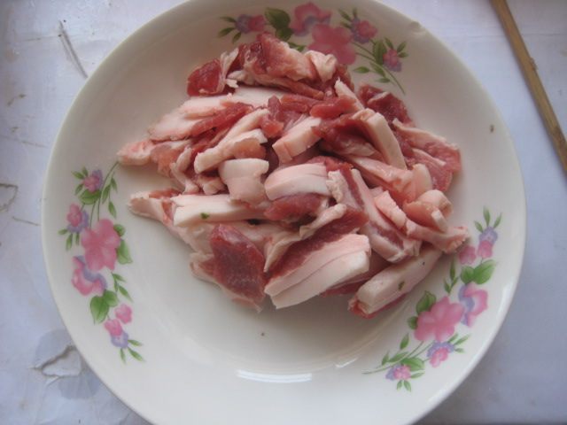肉丝炒蕨菜步骤2