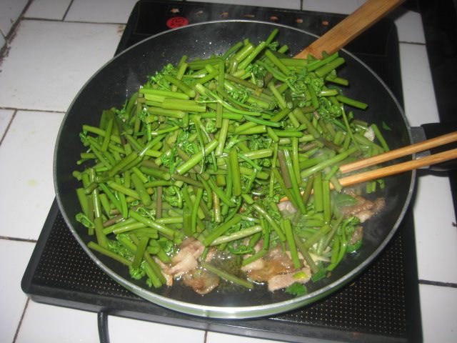 肉丝炒蕨菜步骤6