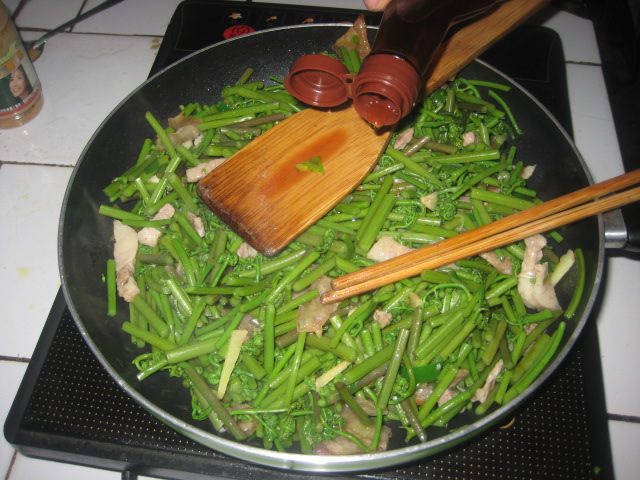 肉丝炒蕨菜步骤8