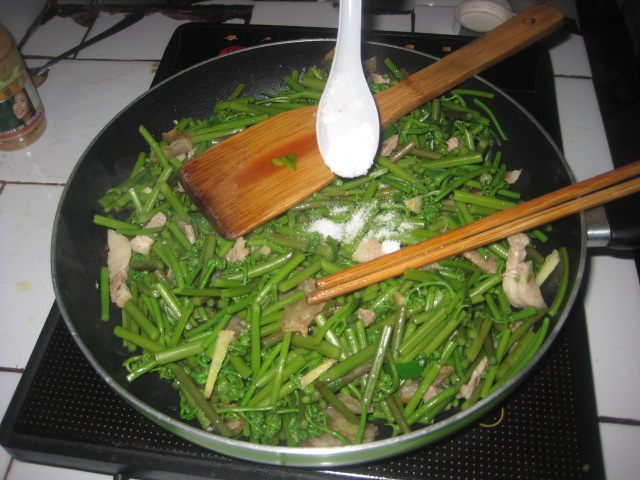 肉丝炒蕨菜步骤9
