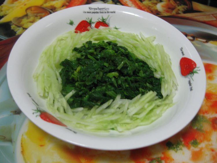 拌芹菜叶步骤6