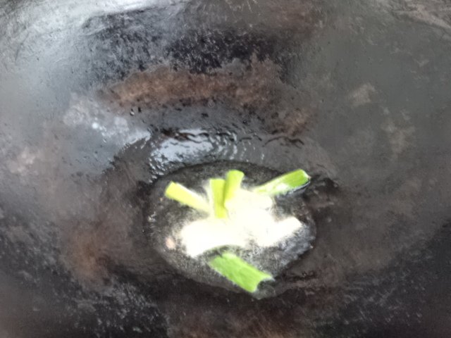 火腿炒芹菜步骤6