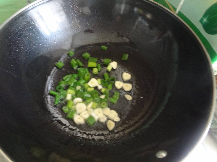 香菇滑炒丝瓜步骤4