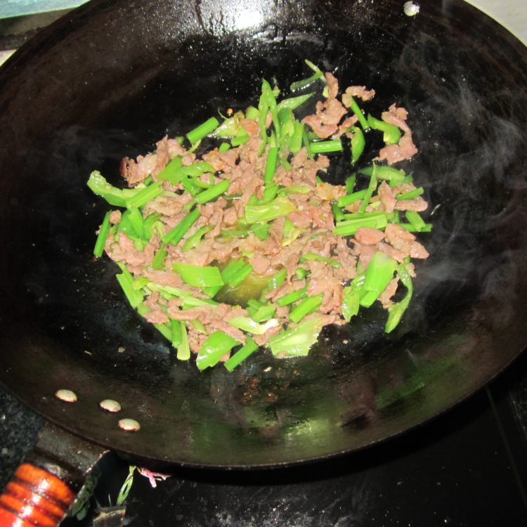 西芹肉丝步骤9