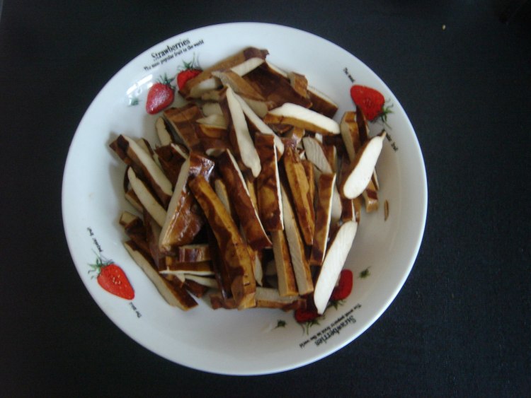 水芹烧豆干步骤1
