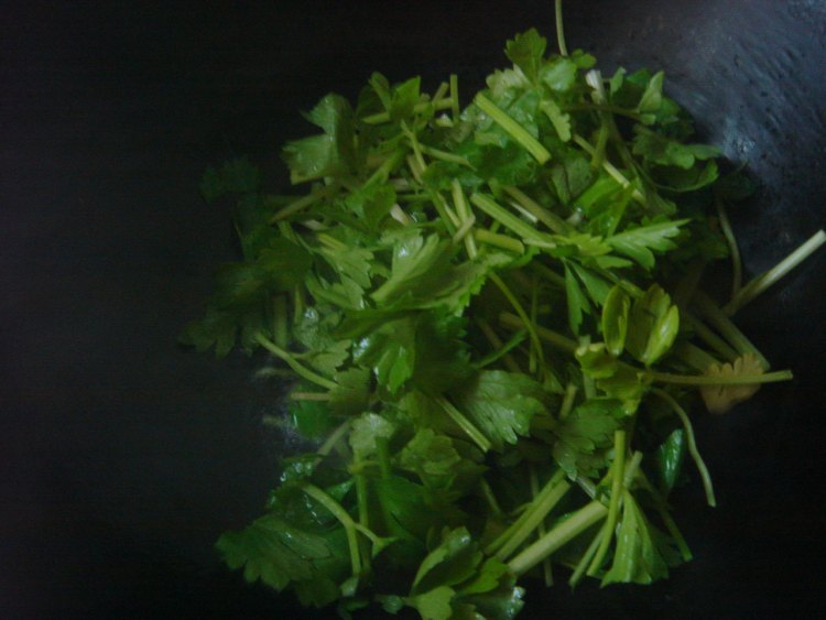 水芹烧豆干步骤3