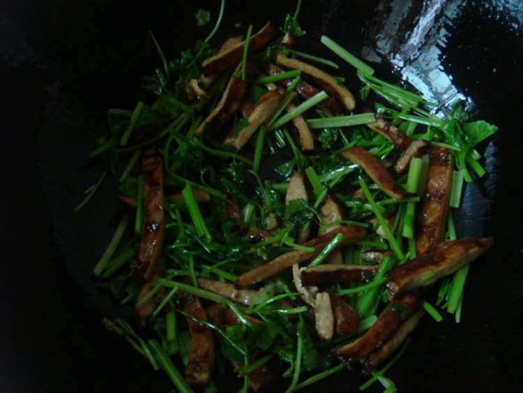 水芹烧豆干步骤6
