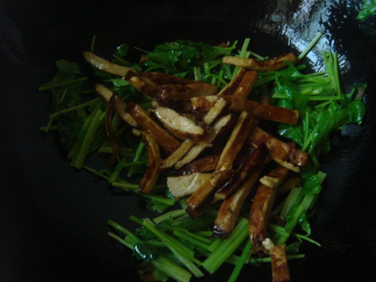 水芹烧豆干步骤5