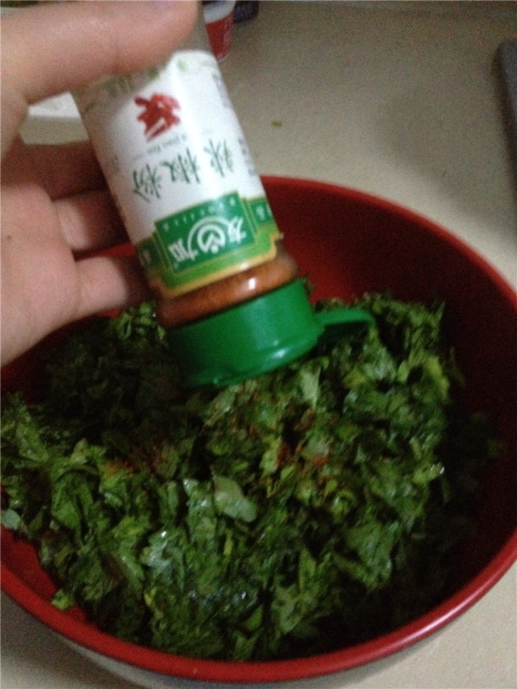 芹菜叶鸡蛋饼步骤3