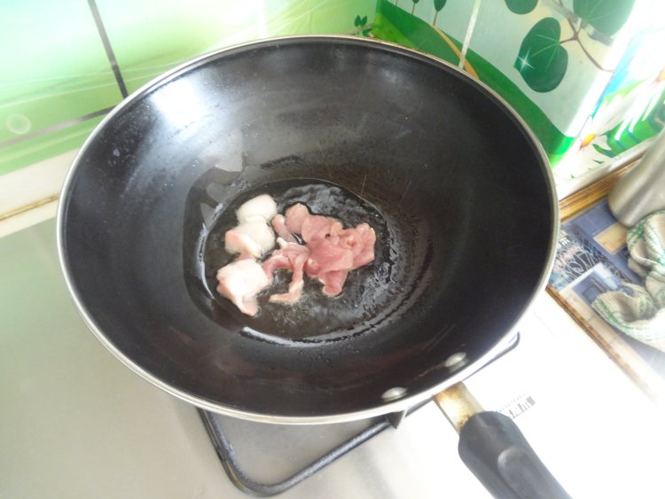 肉片炒芹菜银耳步骤6