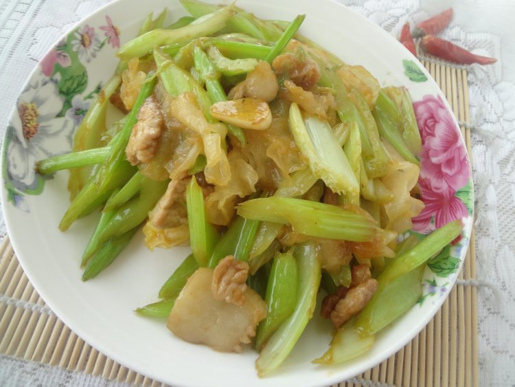 肉片炒芹菜银耳步骤11