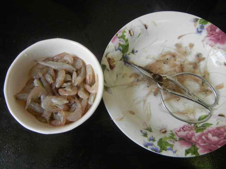 黑木耳豆腐鲜虾汤步骤3