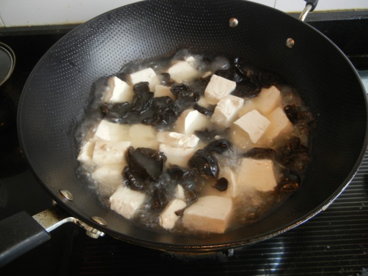 黑木耳豆腐鲜虾汤步骤8