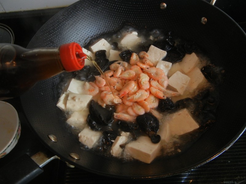 黑木耳豆腐鲜虾汤步骤10