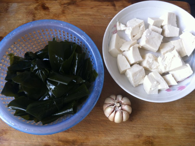 海带结豆腐汤步骤1