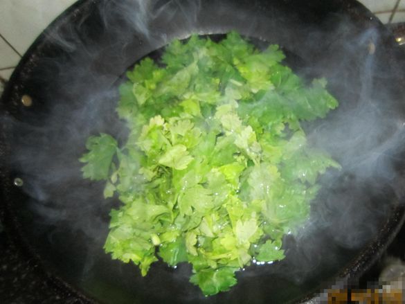 五彩芹菜叶饼步骤3