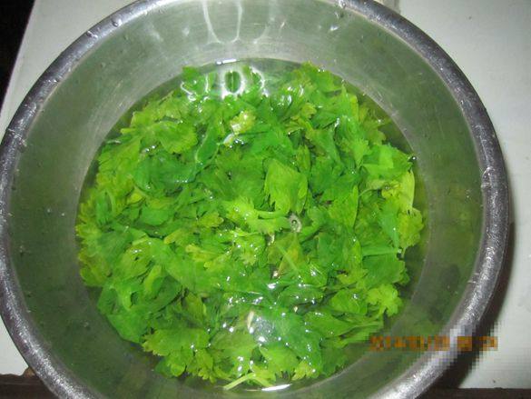 五彩芹菜叶饼步骤4