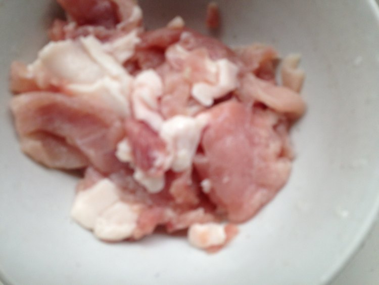 辣椒木耳小炒肉蒜苔步骤5