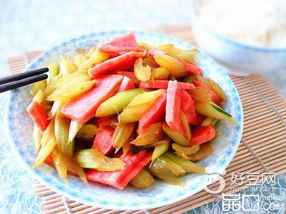 火腿肠炒西芹