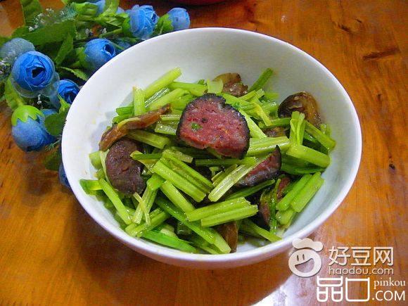芹菜炒血粑