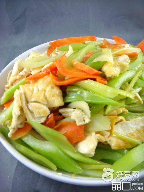 西芹炒豆腐