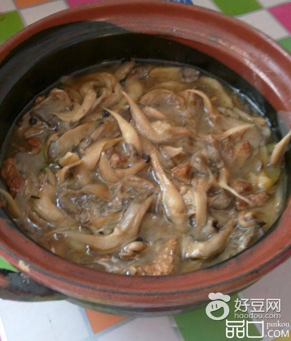 砂锅炖蘑菇