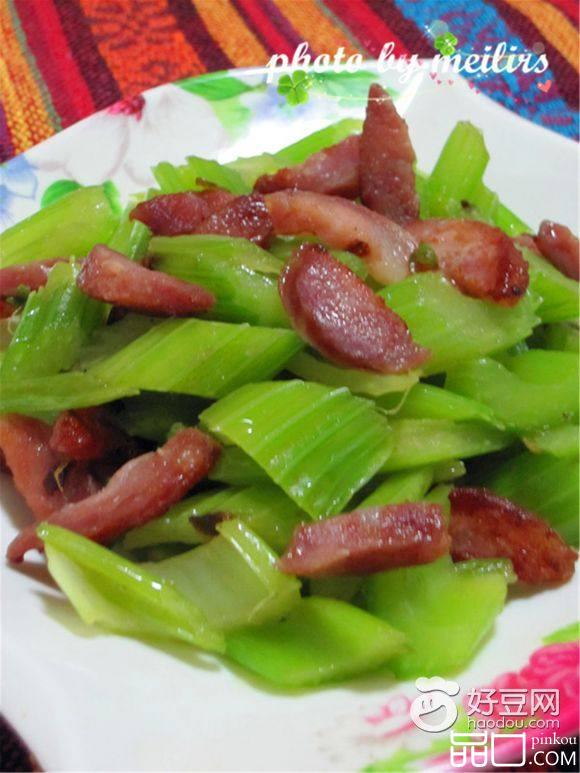 腊肠炒西芹