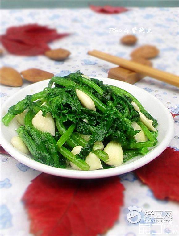 杏仁拌茼蒿