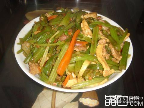 芹菜肉丝干子
