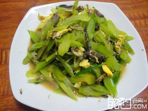 乌鸡肉炒芹菜