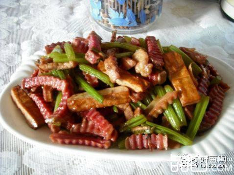 萝卜干豆干炒芹菜
