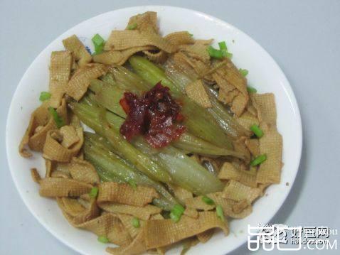 豆皮炒芹菜