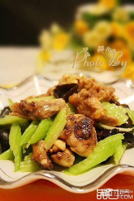 木耳西芹炒鸡腿肉