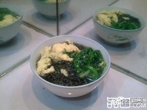 鸡蛋紫菜茼蒿汤