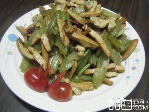 芹菜香干炒鸡胸