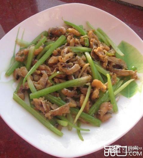 鳗鱼丝炒芹菜
