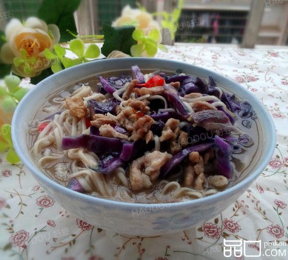 紫甘蓝肉丝挂面
