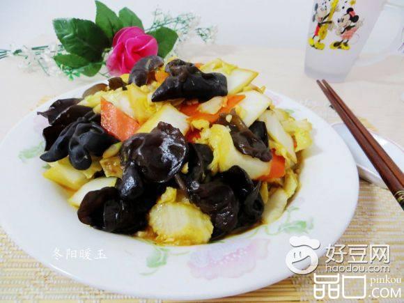 白菜炒木耳胡萝卜片