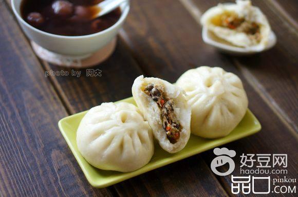 胡萝卜木耳肉包