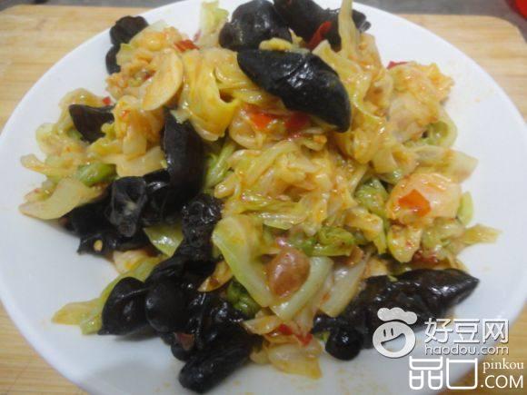圆白菜炒木耳