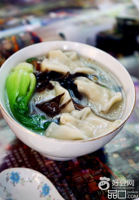 鸡骨汤菜肉大馄饨