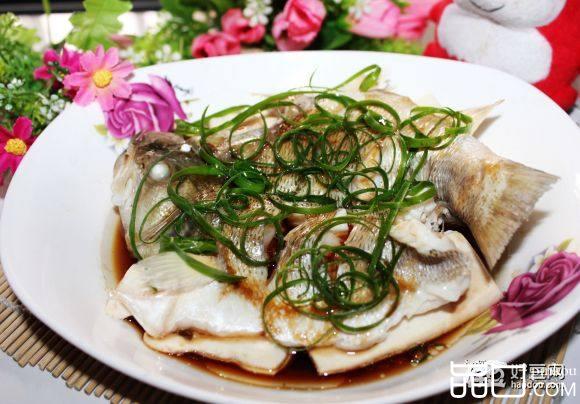鲈鱼蒸豆腐