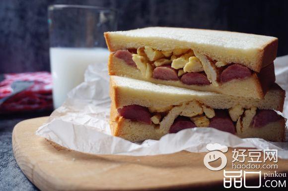 香肠鸡蛋三明治