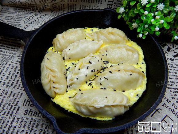鸡蛋抱饺子