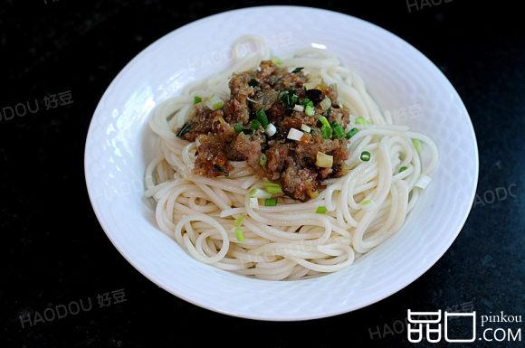 土豆泥肉末酱拌面