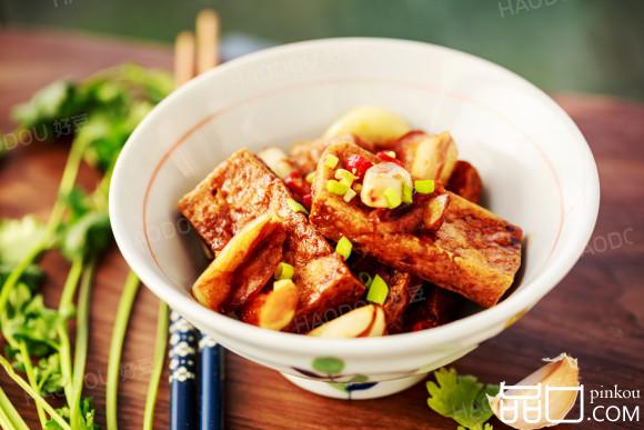 蒜香焖油炸豆腐