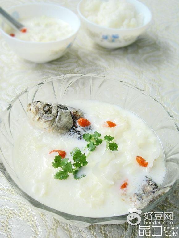 鲫鱼银耳汤